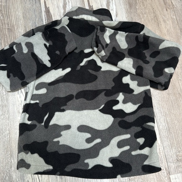 Eddie Bauer Kid's  Black and Gray Camo Fleece Jacket Size Medium 10/12 - Picture 6 of 7
